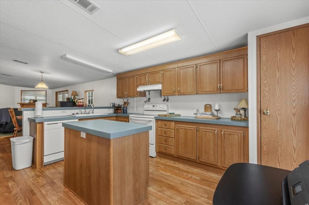 For Sale: $259,000 (3 beds, 2 baths, 1430 Square Feet)