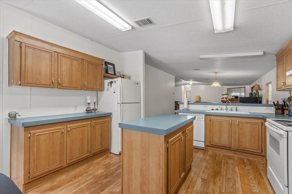 For Sale: $259,000 (3 beds, 2 baths, 1430 Square Feet)