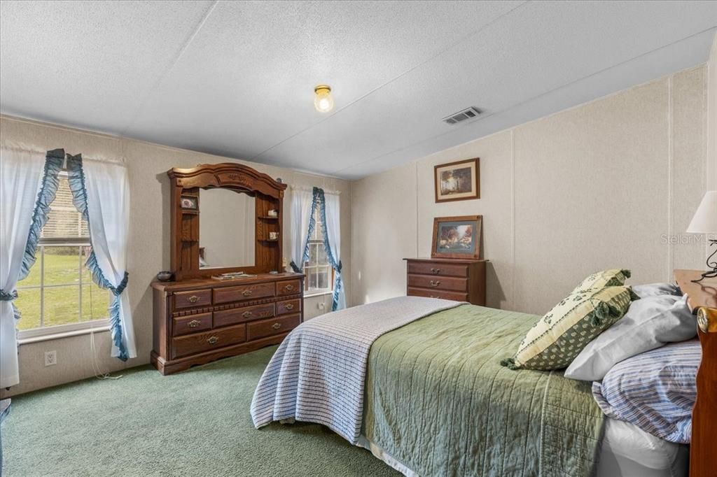 For Sale: $259,000 (3 beds, 2 baths, 1430 Square Feet)