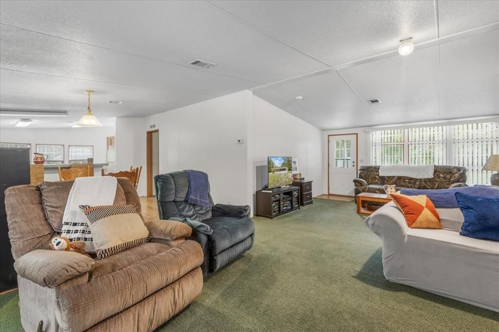 For Sale: $259,000 (3 beds, 2 baths, 1430 Square Feet)