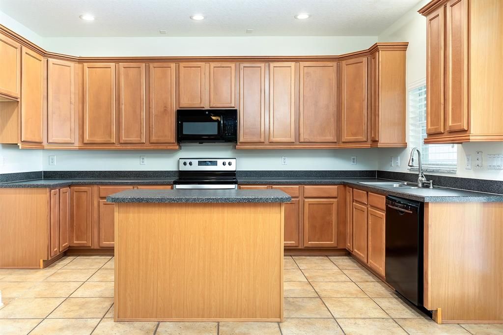 На продажу: $649,900 (4 спален, 3 ванн, 2285 Квадратных фут)