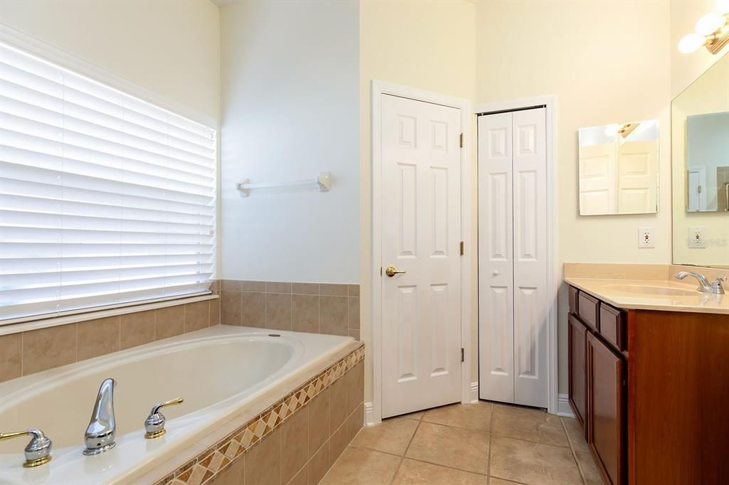 На продажу: $649,900 (4 спален, 3 ванн, 2285 Квадратных фут)