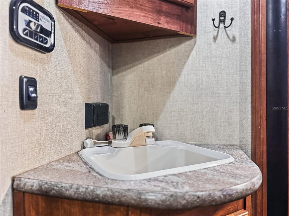 На продажу: $75,000 (0.06 acres)