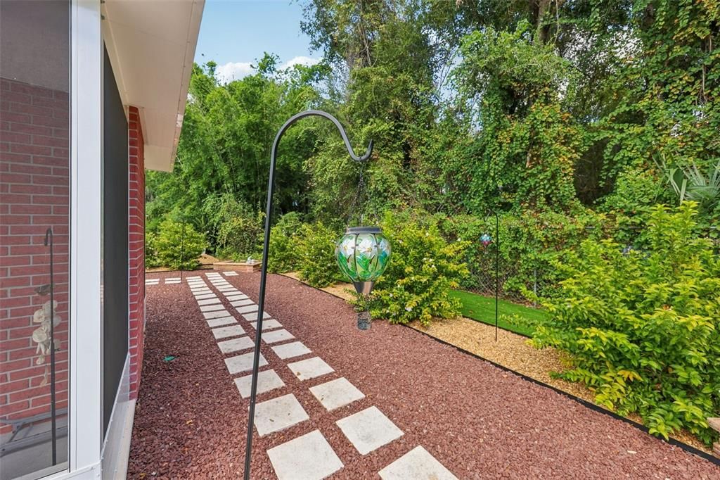 合同活跃: $200,000 (2 贝兹, 2 浴室, 1040 平方英尺)