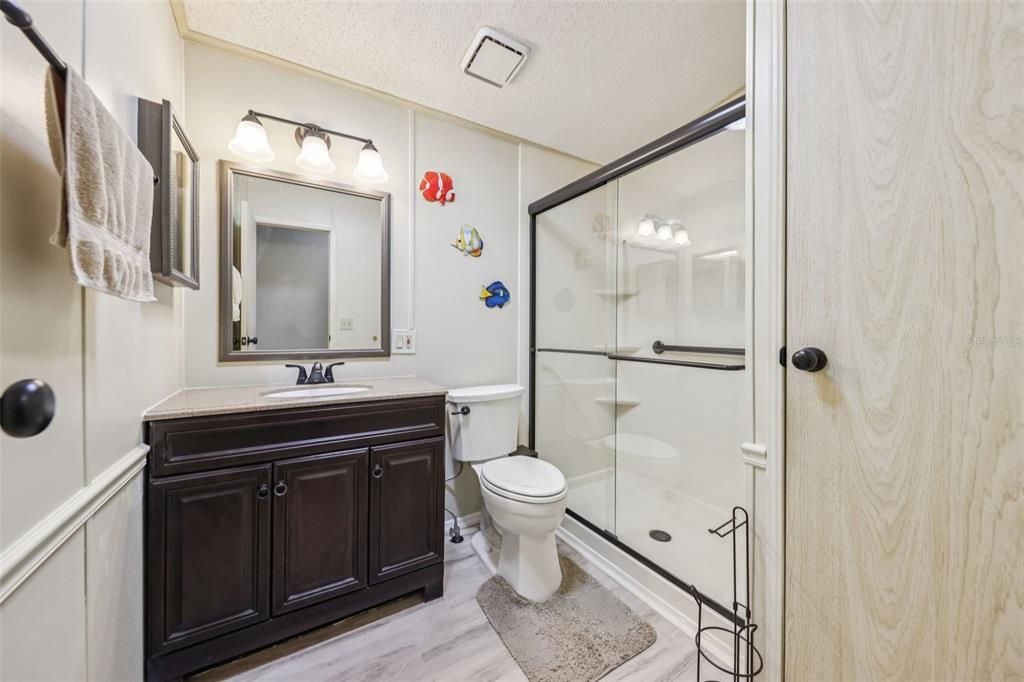 合同活跃: $200,000 (2 贝兹, 2 浴室, 1040 平方英尺)