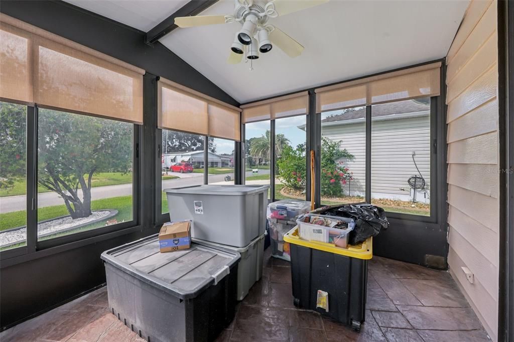 合同活跃: $200,000 (2 贝兹, 2 浴室, 1040 平方英尺)