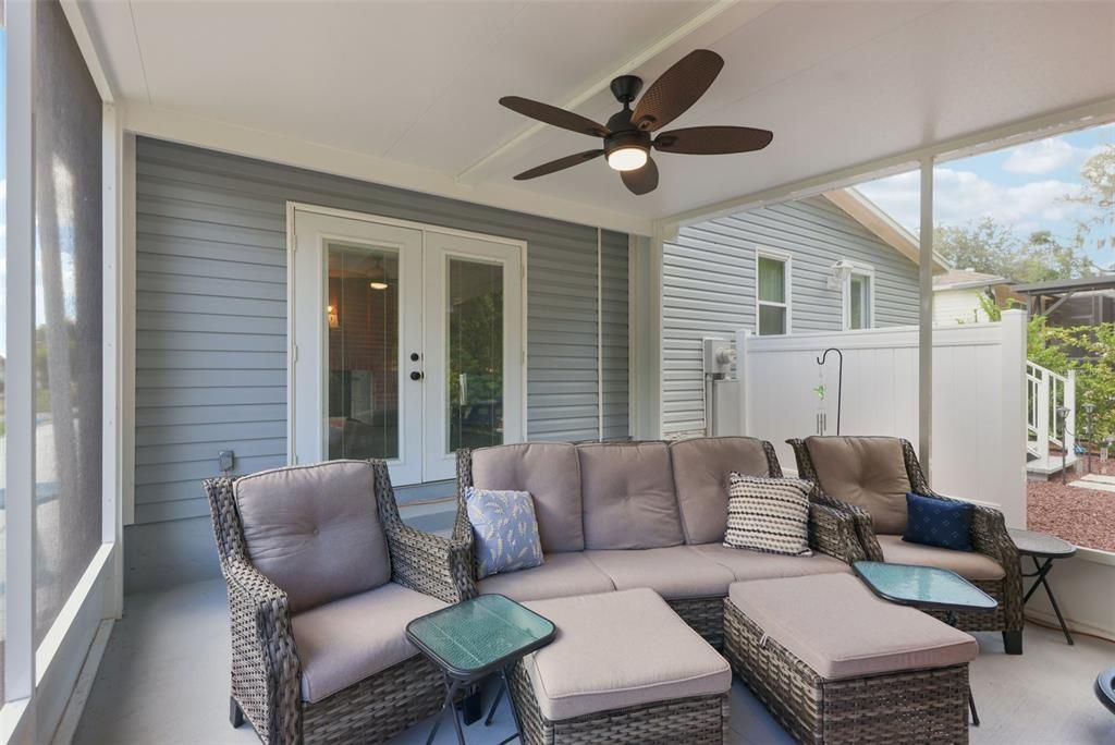 合同活跃: $200,000 (2 贝兹, 2 浴室, 1040 平方英尺)