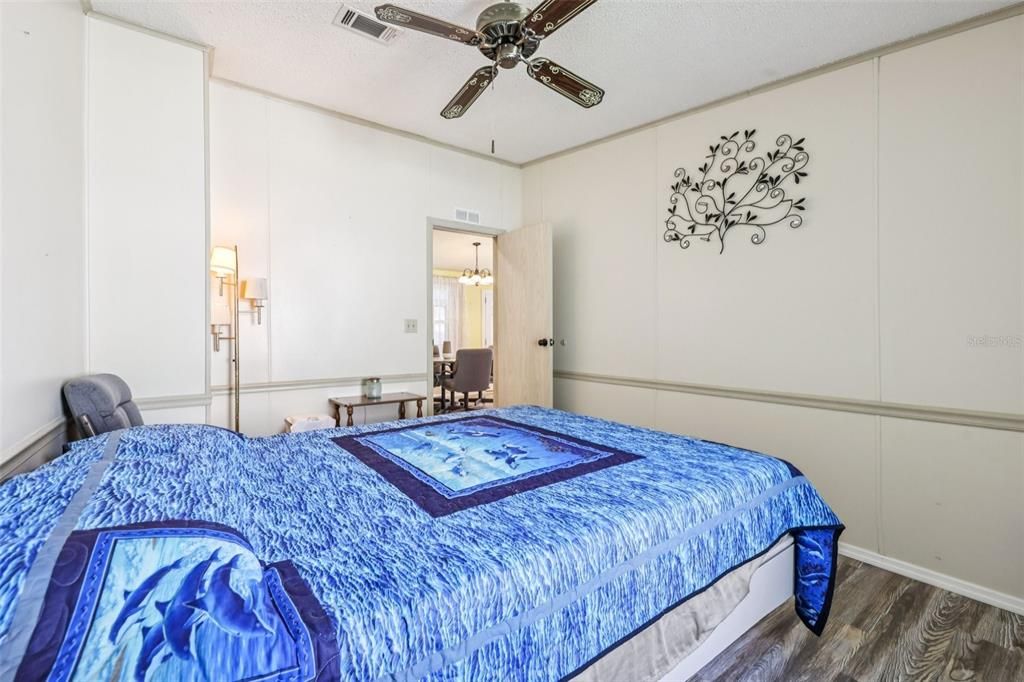 合同活跃: $200,000 (2 贝兹, 2 浴室, 1040 平方英尺)