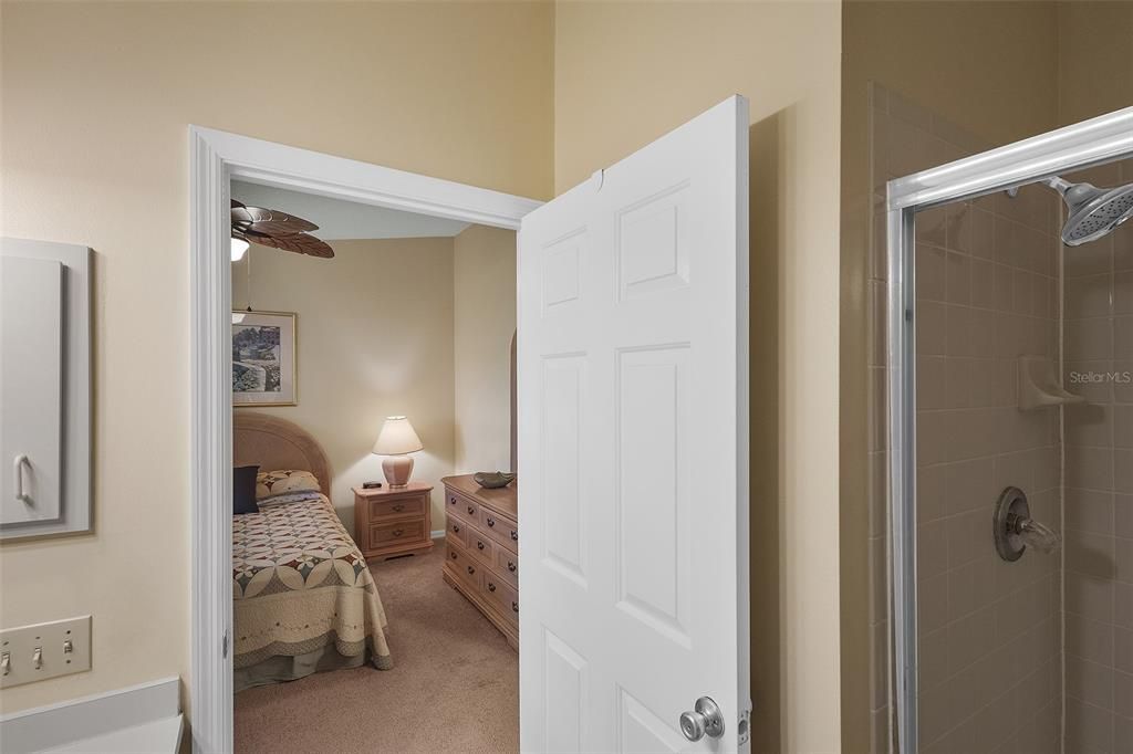 For Sale: $260,000 (2 beds, 2 baths, 1040 Square Feet)