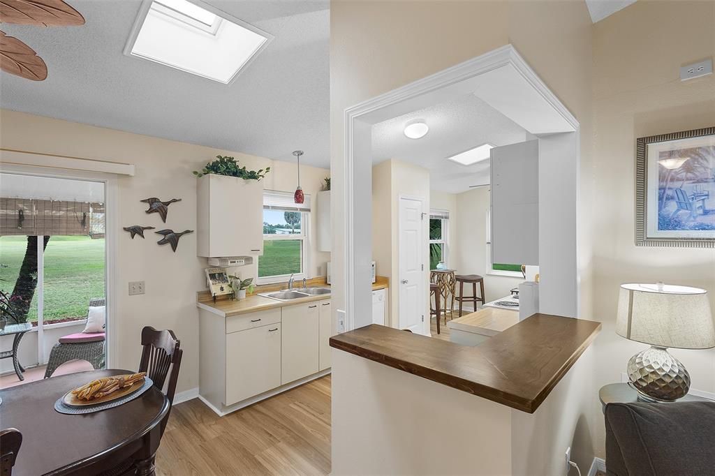 For Sale: $260,000 (2 beds, 2 baths, 1040 Square Feet)