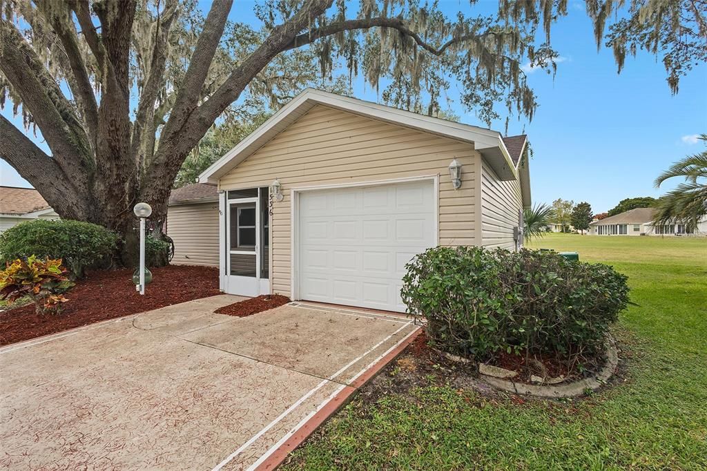 For Sale: $260,000 (2 beds, 2 baths, 1040 Square Feet)