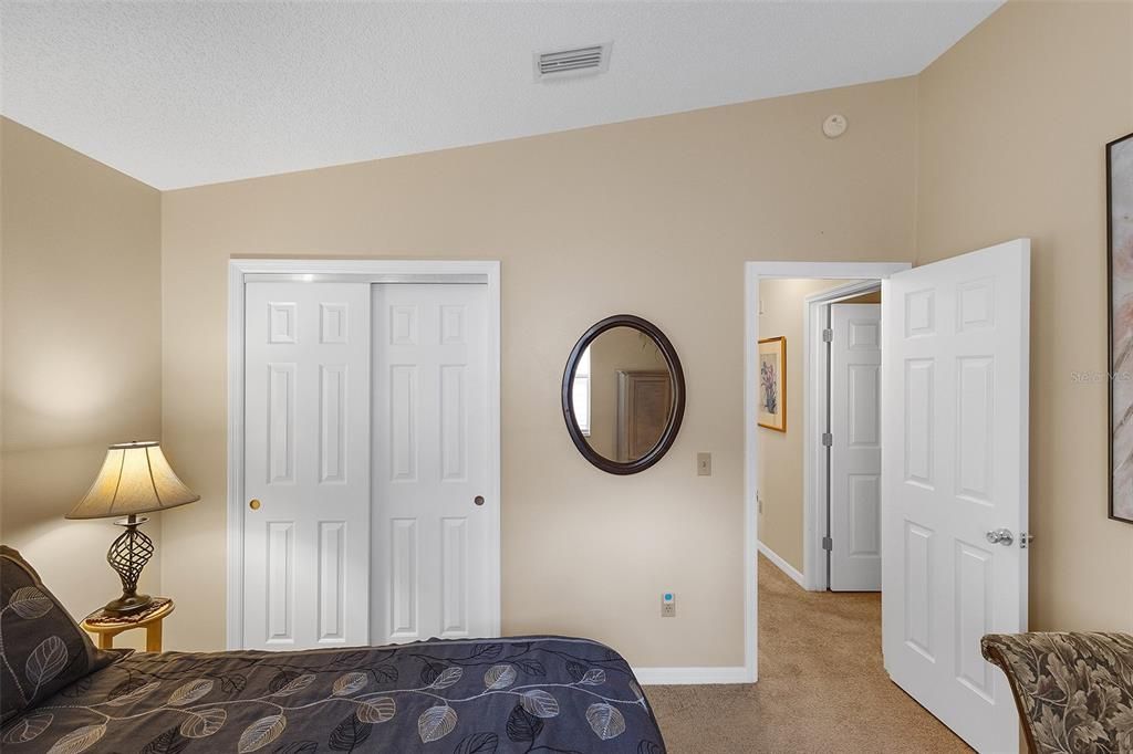 For Sale: $260,000 (2 beds, 2 baths, 1040 Square Feet)