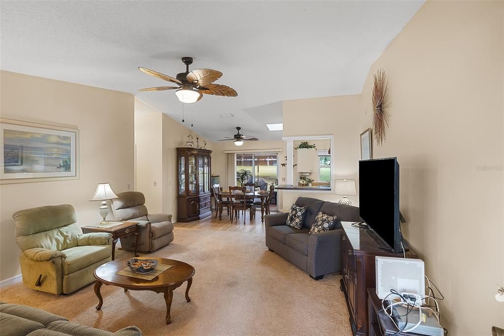 For Sale: $260,000 (2 beds, 2 baths, 1040 Square Feet)