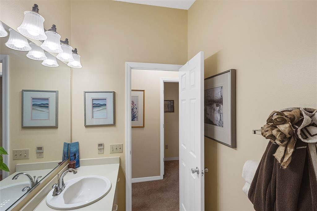 For Sale: $260,000 (2 beds, 2 baths, 1040 Square Feet)