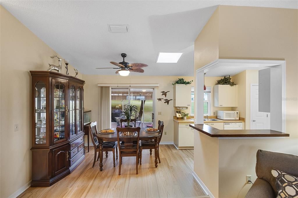 For Sale: $260,000 (2 beds, 2 baths, 1040 Square Feet)