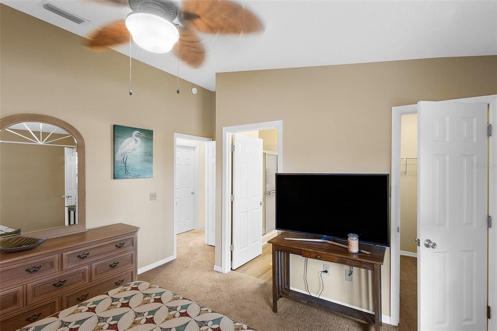 For Sale: $260,000 (2 beds, 2 baths, 1040 Square Feet)