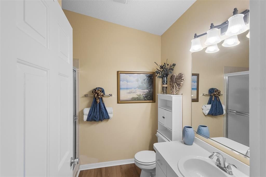 For Sale: $260,000 (2 beds, 2 baths, 1040 Square Feet)