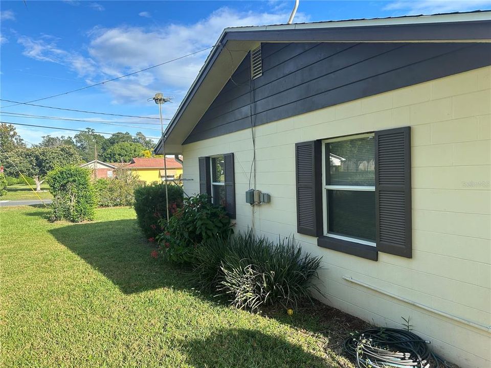 Activo con contrato: $1,300 (2 camas, 2 baños, 1048 Pies cuadrados)