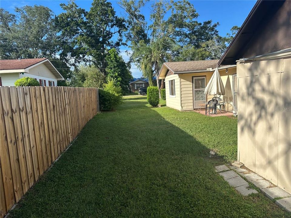 Activo con contrato: $1,300 (2 camas, 2 baños, 1048 Pies cuadrados)