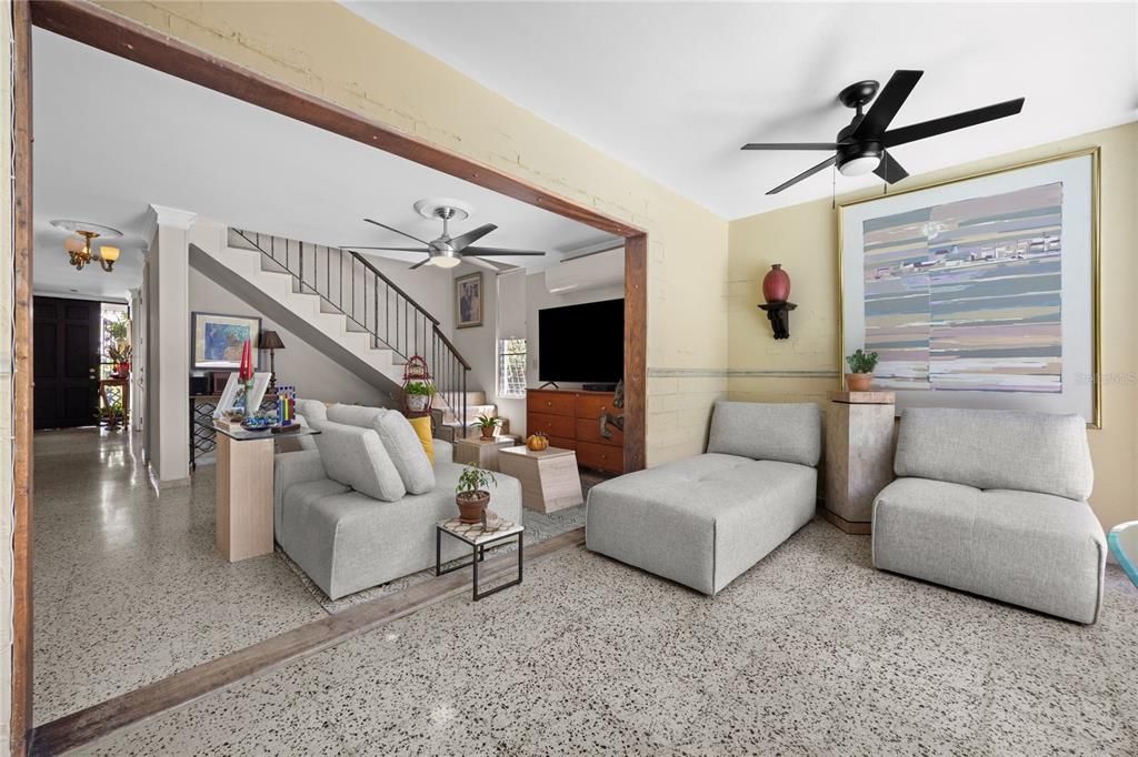 En Venta: $690,000 (4 camas, 3 baños, 0 Pies cuadrados)