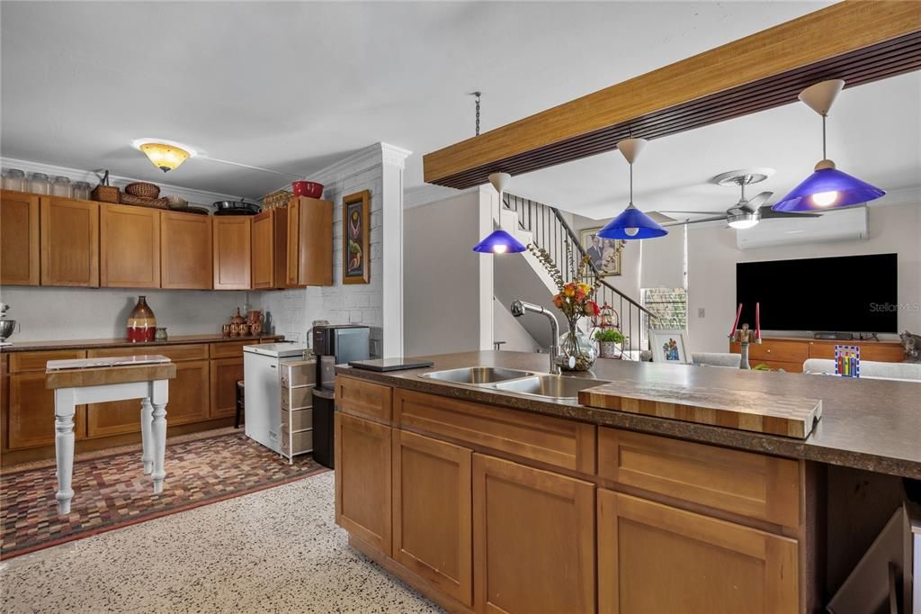 En Venta: $690,000 (4 camas, 3 baños, 0 Pies cuadrados)