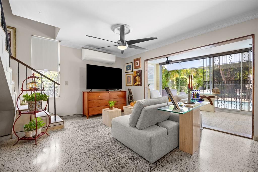 En Venta: $690,000 (4 camas, 3 baños, 0 Pies cuadrados)