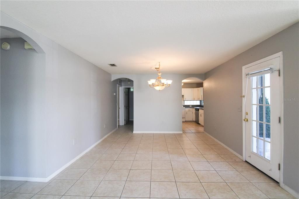 Active With Contract: $1,600 (2 beds, 2 baths, 1554 Square Feet)