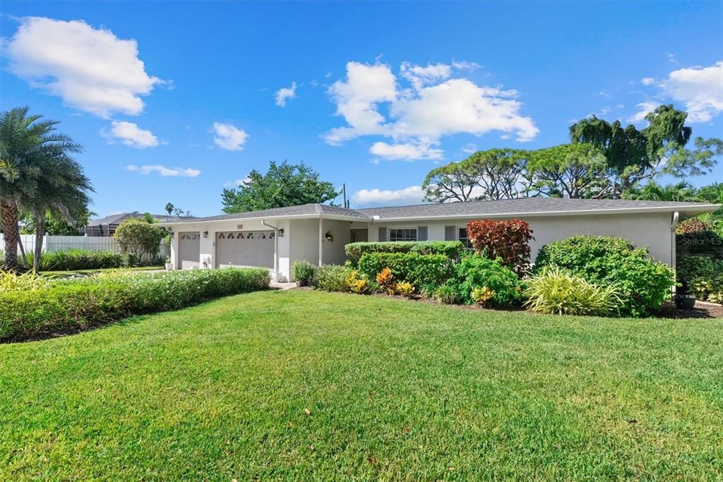 Active With Contract: $975,000 (4 beds, 2 baths, 1832 Square Feet)