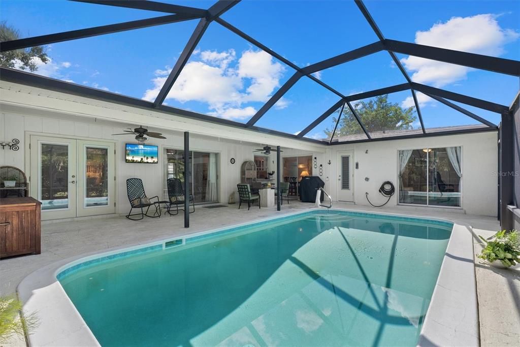 Active With Contract: $975,000 (4 beds, 2 baths, 1832 Square Feet)