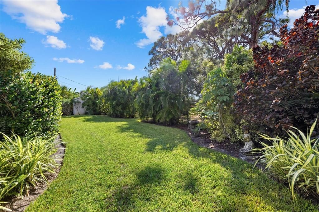 Active With Contract: $975,000 (4 beds, 2 baths, 1832 Square Feet)