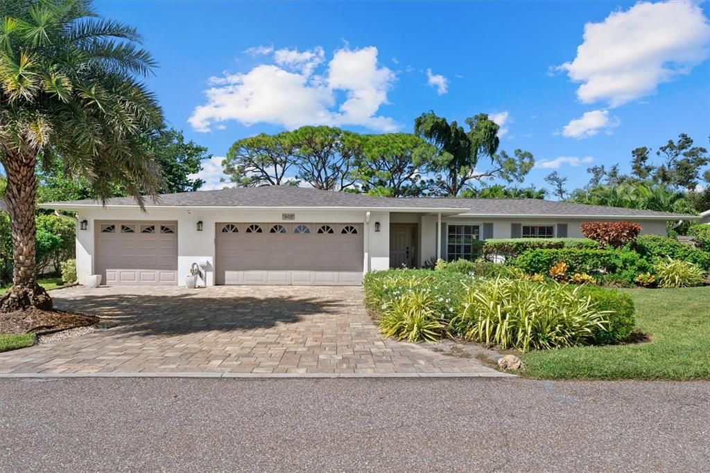 Active With Contract: $975,000 (4 beds, 2 baths, 1832 Square Feet)