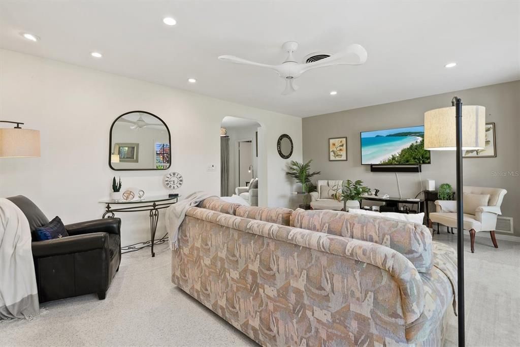 Active With Contract: $975,000 (4 beds, 2 baths, 1832 Square Feet)