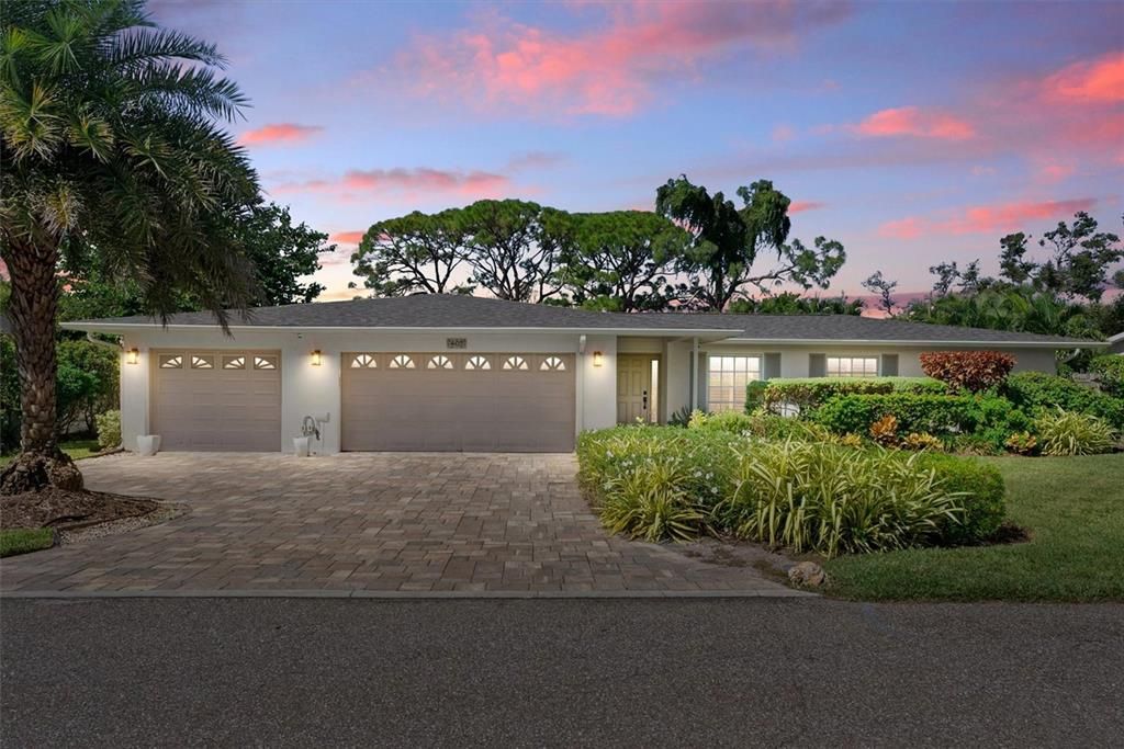 Active With Contract: $975,000 (4 beds, 2 baths, 1832 Square Feet)