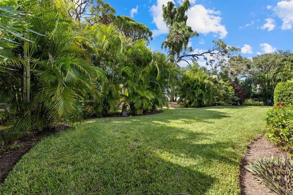 Active With Contract: $975,000 (4 beds, 2 baths, 1832 Square Feet)