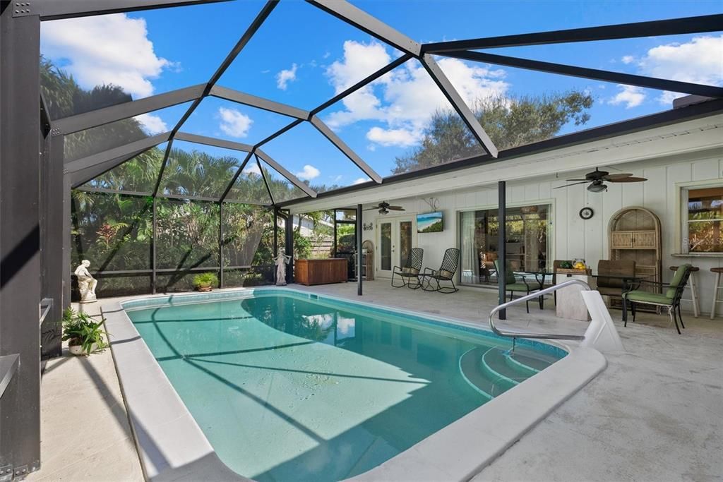 Active With Contract: $975,000 (4 beds, 2 baths, 1832 Square Feet)