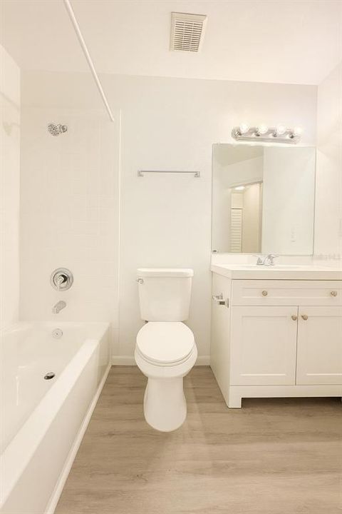 For Rent: $1,300 (2 beds, 2 baths, 1019 Square Feet)