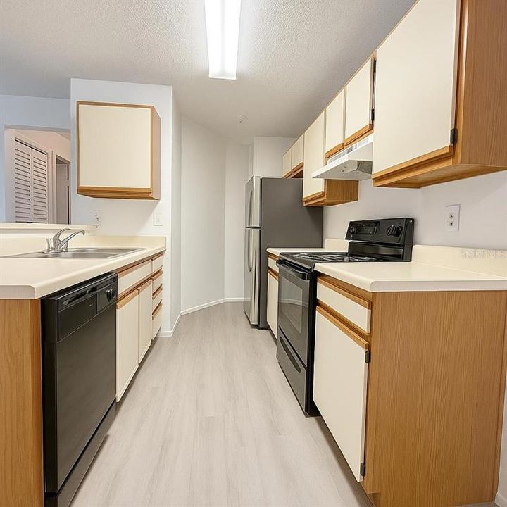 For Rent: $1,300 (2 beds, 2 baths, 1019 Square Feet)