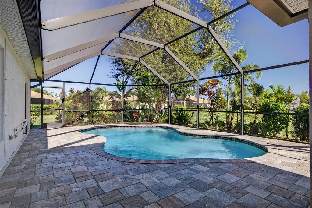 Active With Contract: $415,000 (3 beds, 2 baths, 2000 Square Feet)