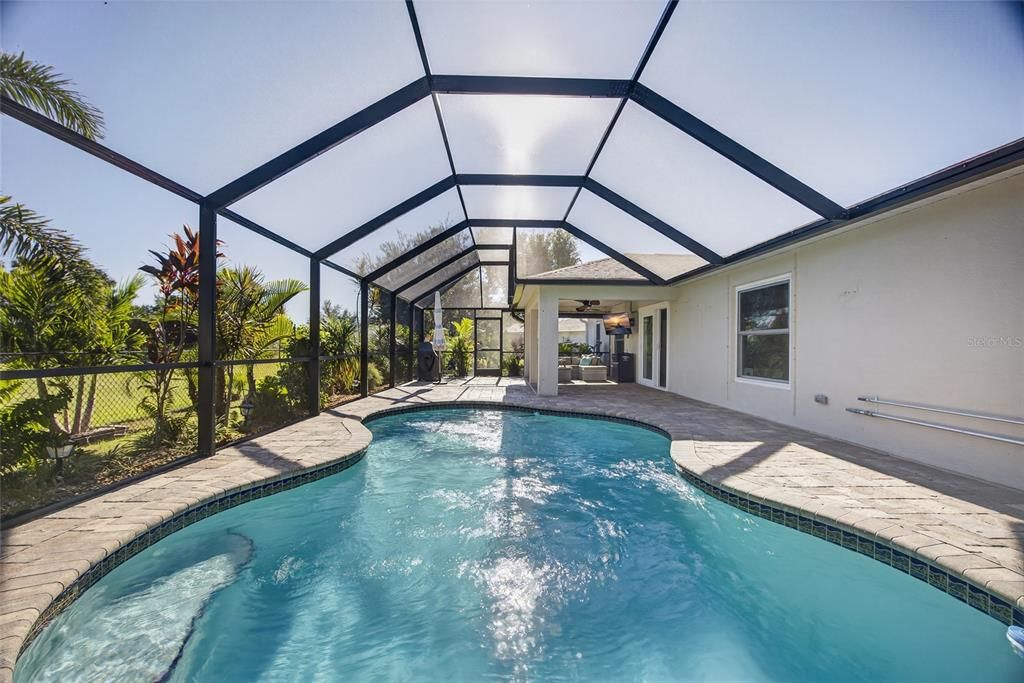 Active With Contract: $415,000 (3 beds, 2 baths, 2000 Square Feet)