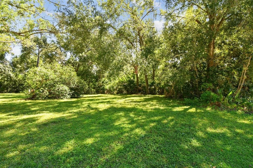 待售: $345,000 (0.76 acres)