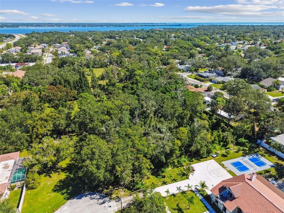 待售: $345,000 (0.76 acres)