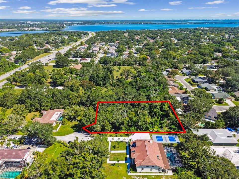 待售: $345,000 (0.76 acres)