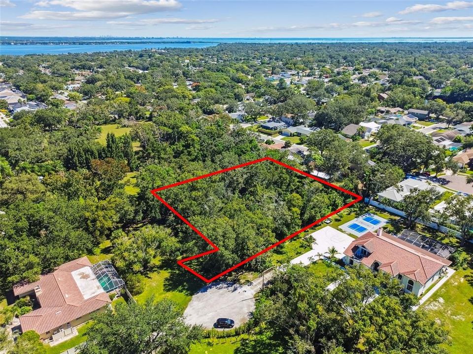 待售: $345,000 (0.76 acres)