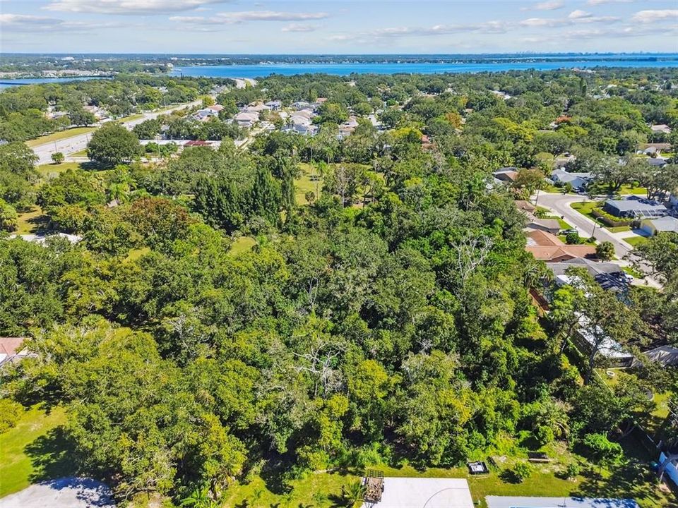 待售: $345,000 (0.76 acres)