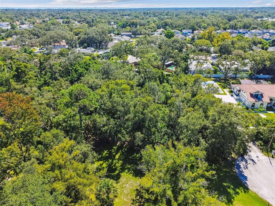 待售: $345,000 (0.76 acres)