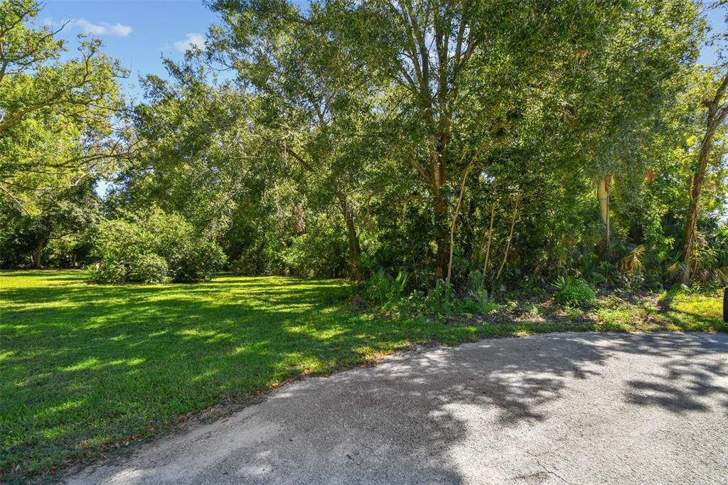 待售: $345,000 (0.76 acres)