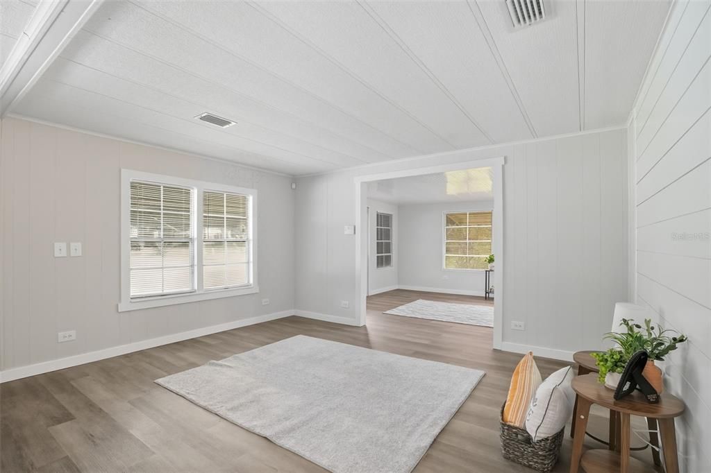 For Sale: $164,900 (2 beds, 2 baths, 1020 Square Feet)