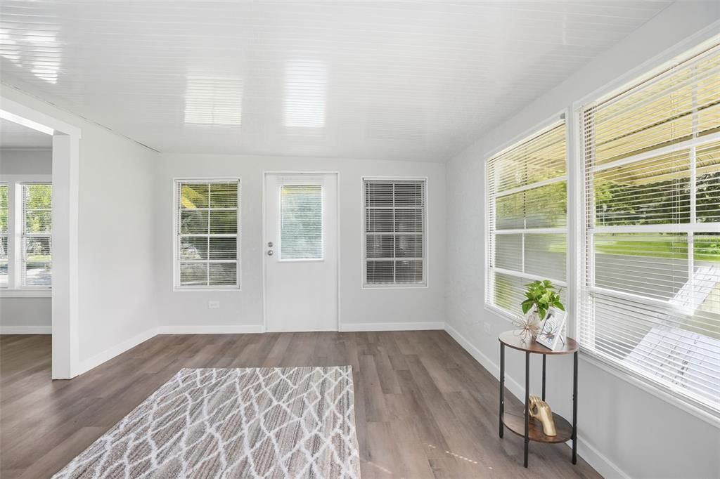 For Sale: $164,900 (2 beds, 2 baths, 1020 Square Feet)