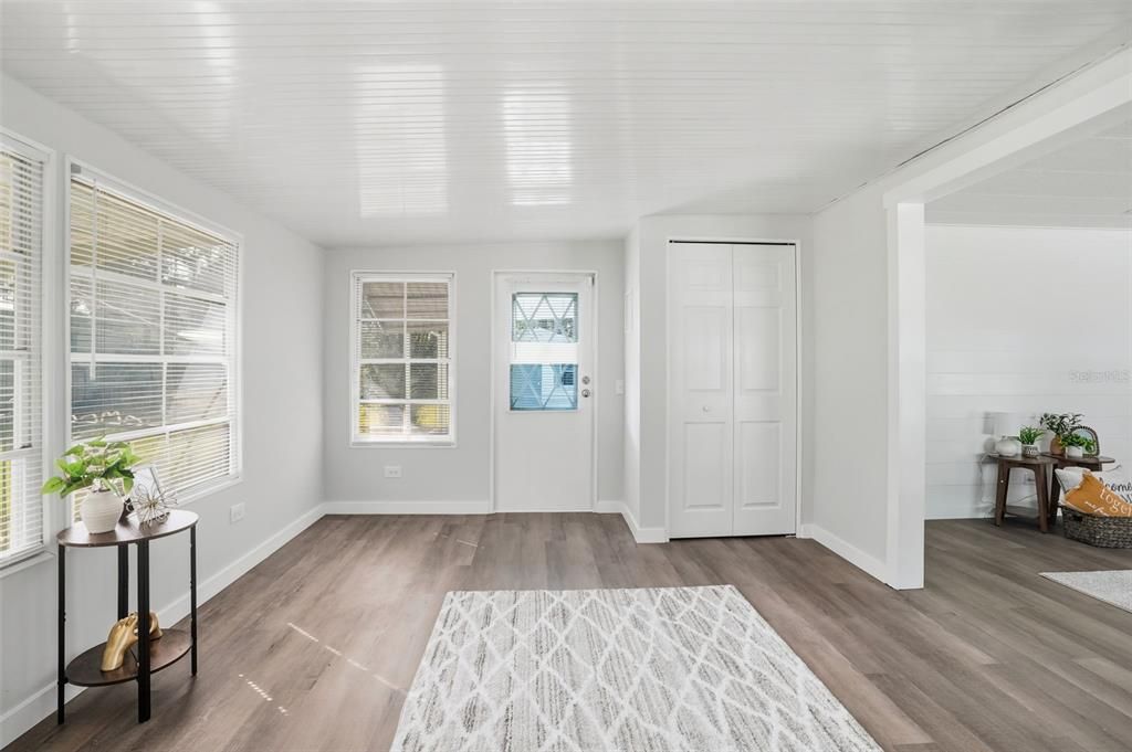 For Sale: $164,900 (2 beds, 2 baths, 1020 Square Feet)