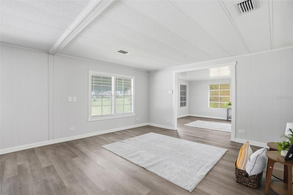 For Sale: $164,900 (2 beds, 2 baths, 1020 Square Feet)